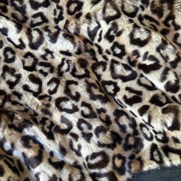 KOR@KOR Cheetah Print Fur Cropped Short Sleeve Jacket - Picture 4 of 5